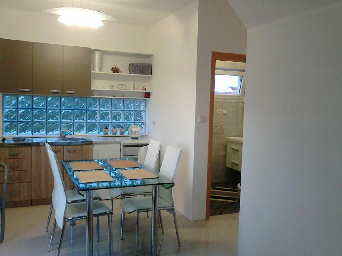 Apartmani Sruk Sukošan Exterior foto